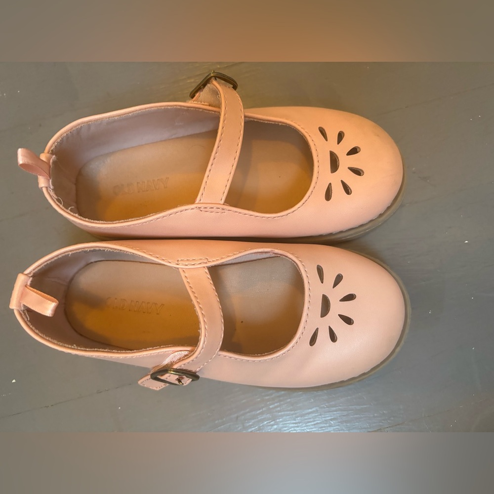 Girls pink dress shoes